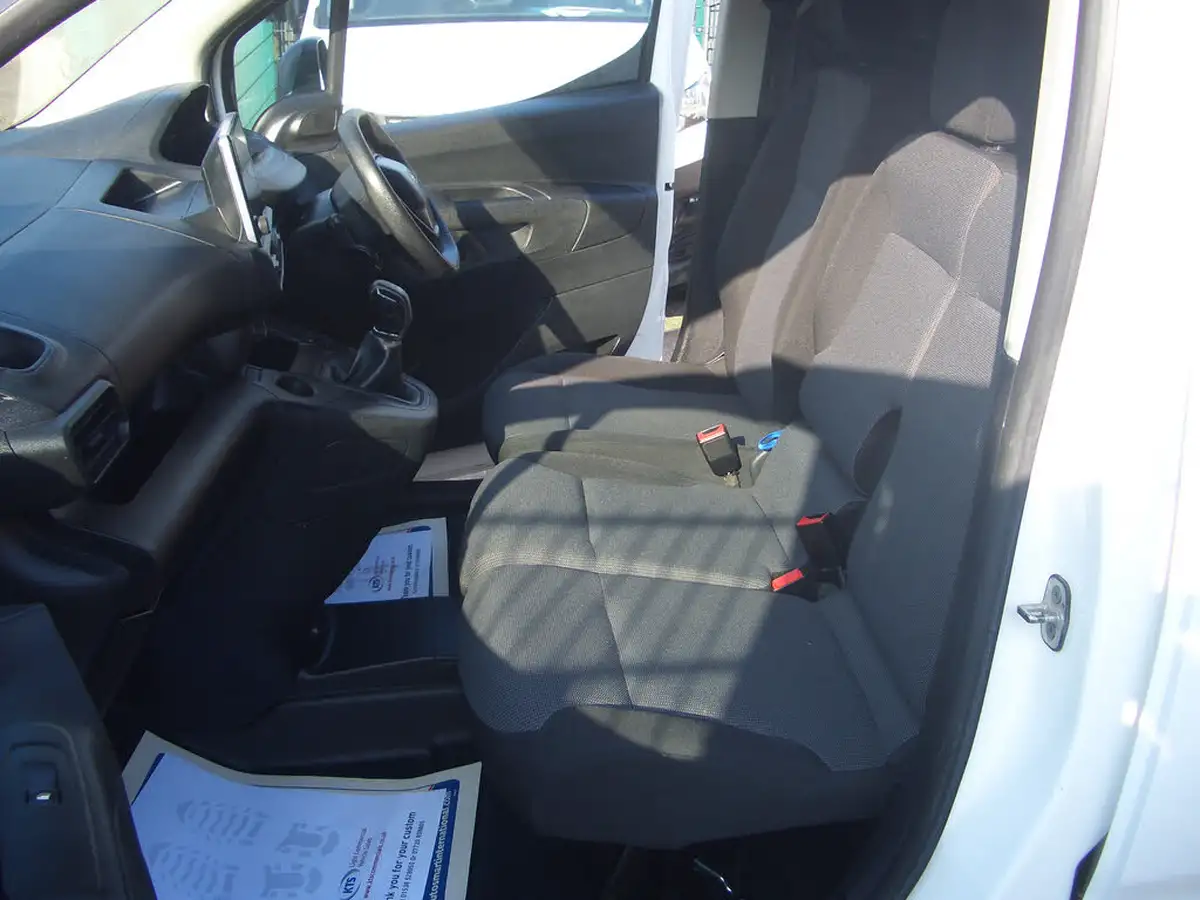 2021-peugeot-partner-15-bluehdi-1000-professional-100ps-eu6dt-panel-big-13
