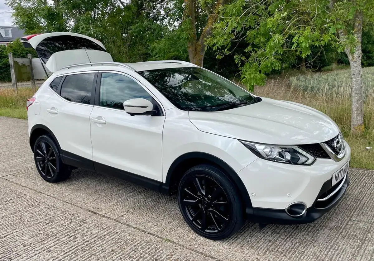 2017-nissan-qashqai-15dci-tekna-big-0