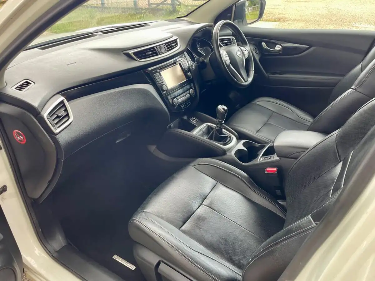 2017-nissan-qashqai-15dci-tekna-big-48