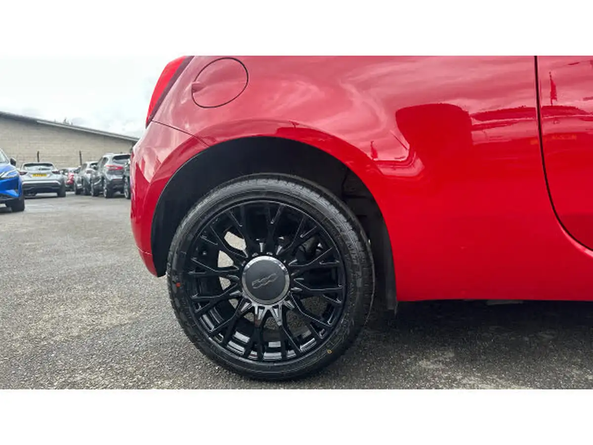 2022-fiat-500-10-dolcevita-big-6