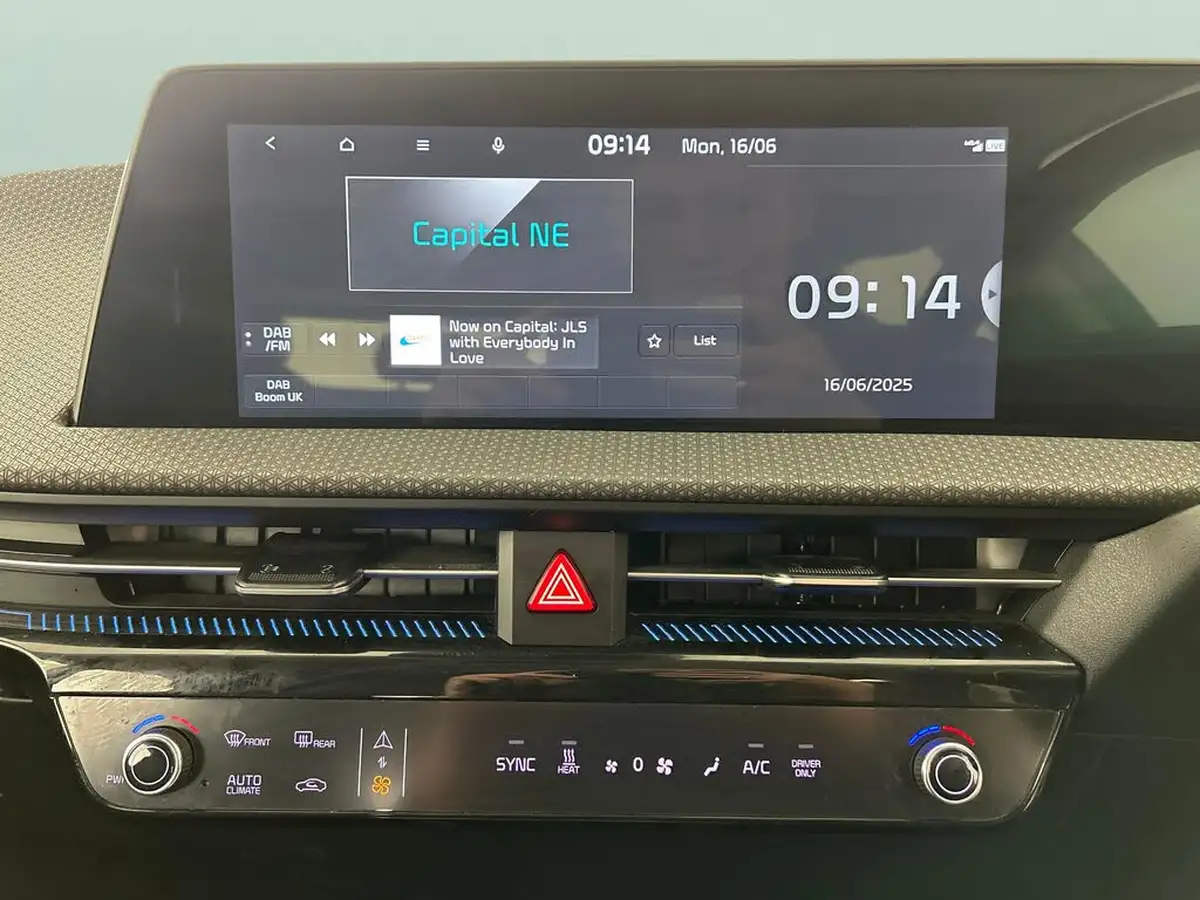 2022-kia-ev6-e-air-big-18