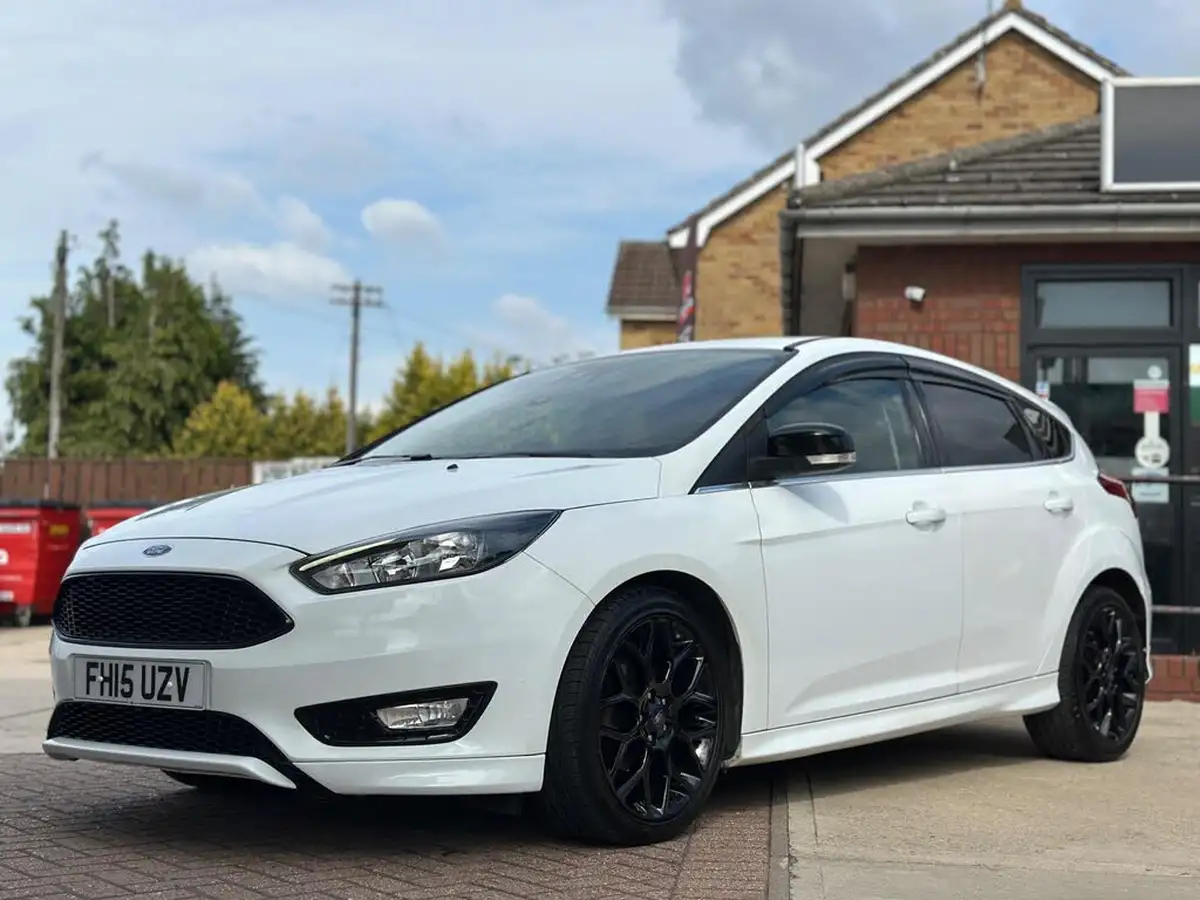 2015-ford-focus-15tdci-titanium-hatchback-big-3