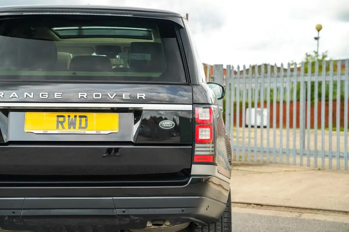 2014-land-rover-range-rover-30-sd-v6-autobiography-30-sd-ss-big-17