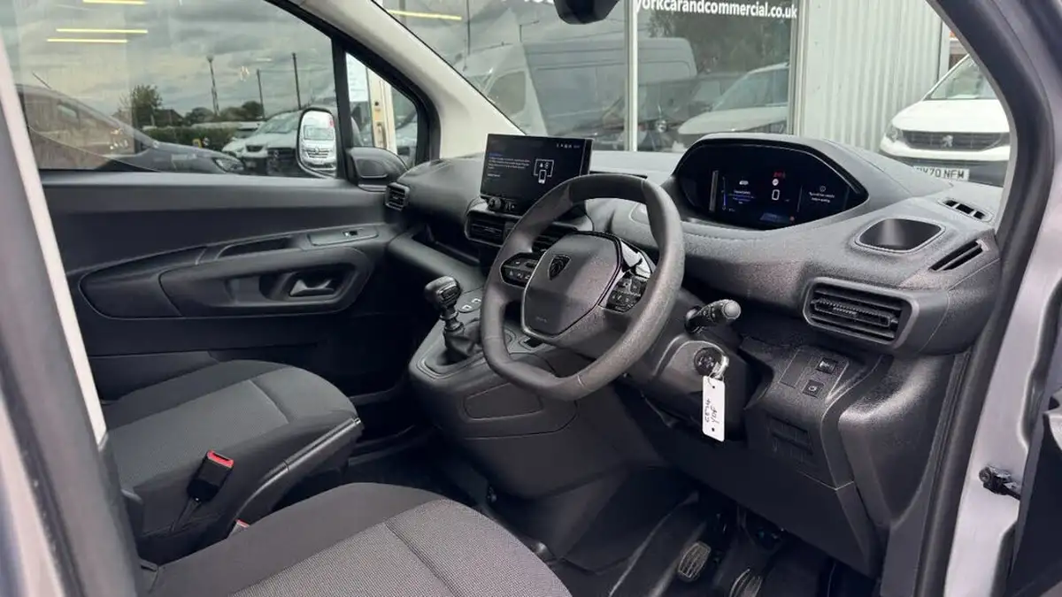 2024-peugeot-partner-15-bluehdi-professional-100pseu6d-big-28