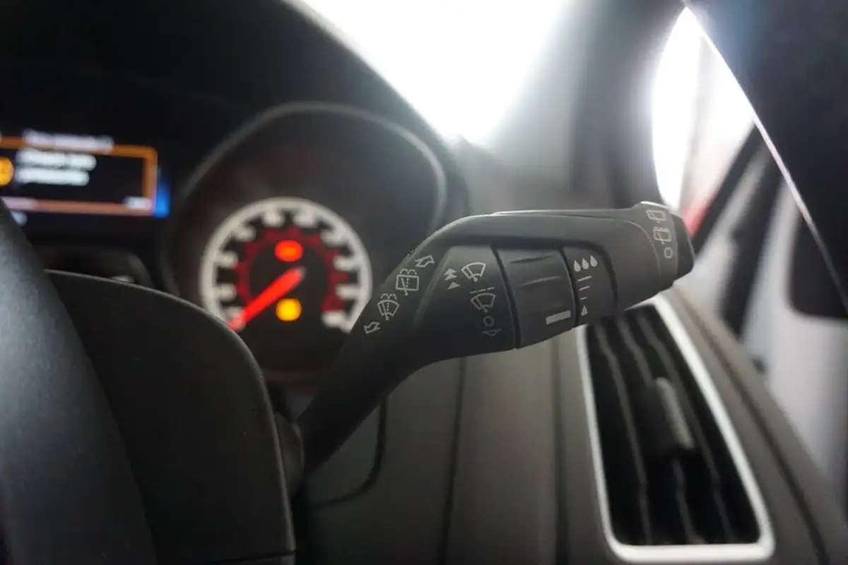 2018-ford-focus-20t-st2-hatchback-big-25