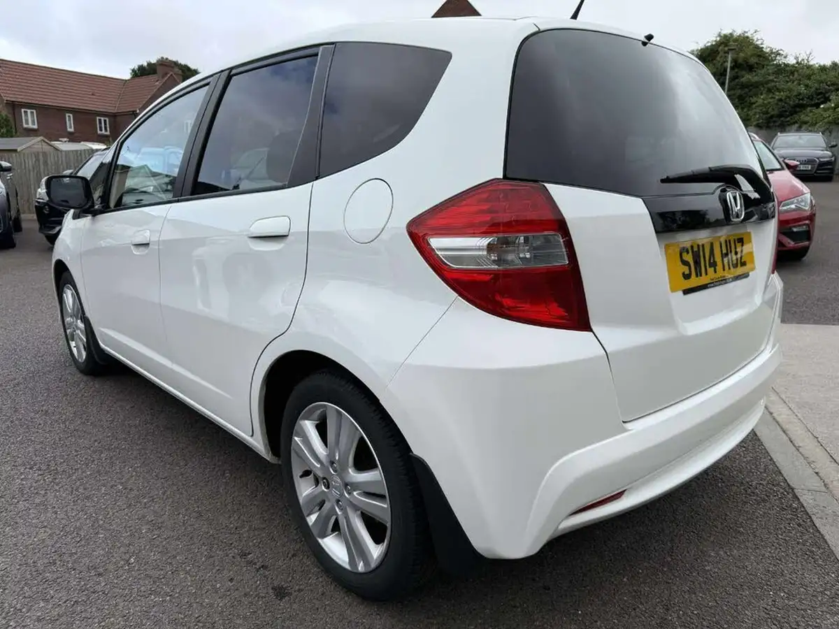 2014-honda-jazz-14-es-plus-big-5