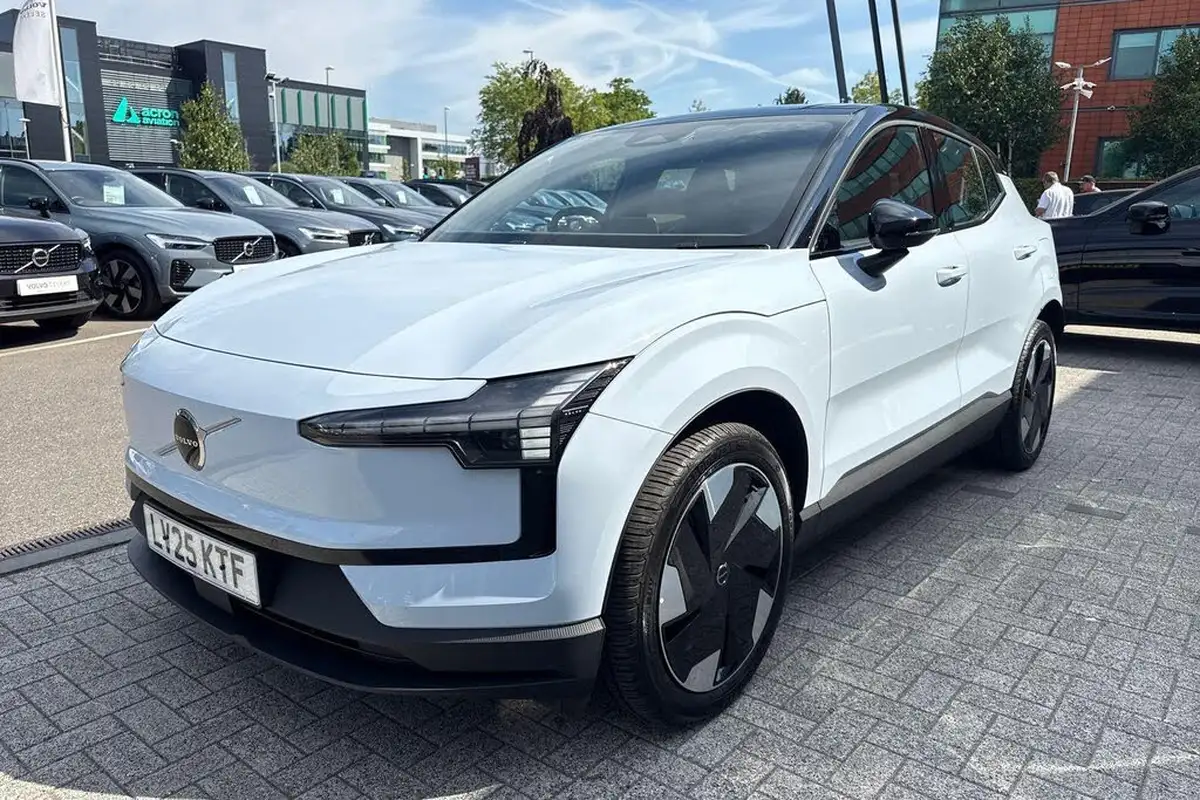 2025-volvo-ex30-e-twin-plus-big-10