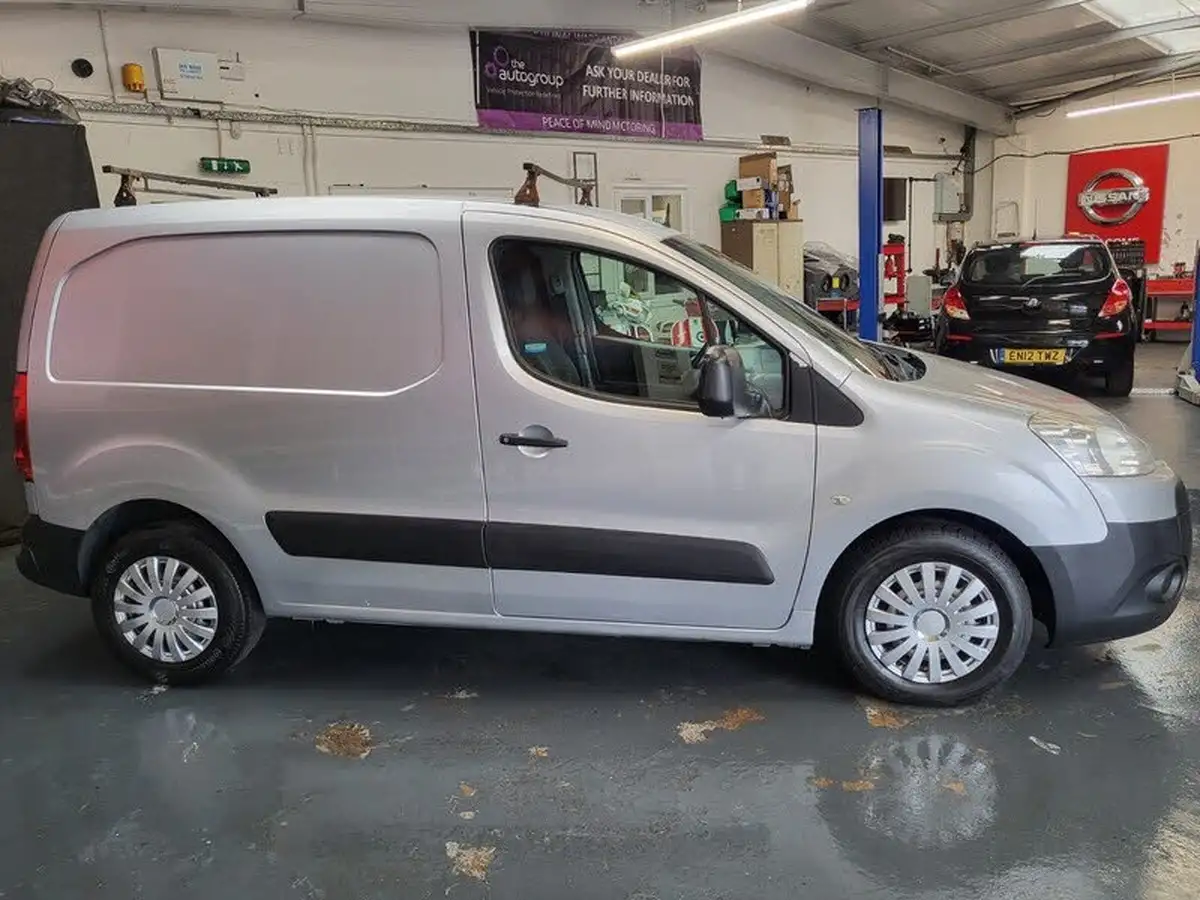 2012-peugeot-partner-16td-s-l1-92-850-panel-van-big-7