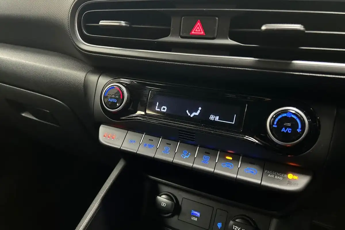 2022-hyundai-kona-16-gdi-premium-big-17