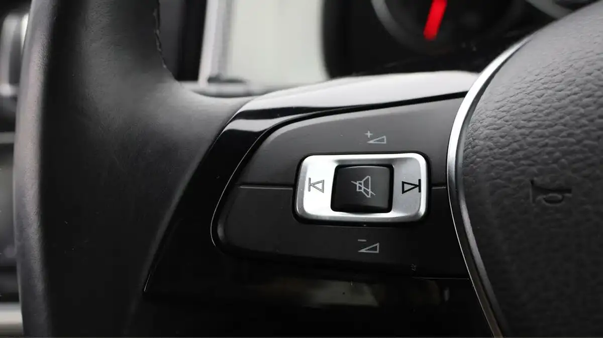 2019-volkswagen-up-10-high-up-75ps-ss-5d-big-22
