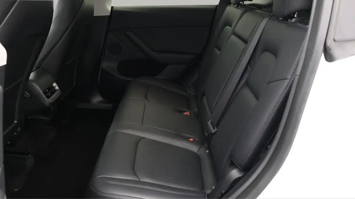 2024-tesla-model-y-e-long-range-306bhp-awd-big-16