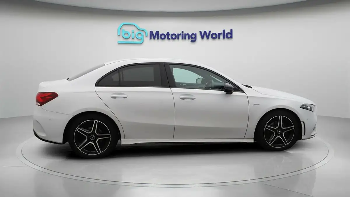 2022-mercedes-benz-a-class-13-a180-amg-line-executive-edition-saloon-4d-7g-dct-big-8