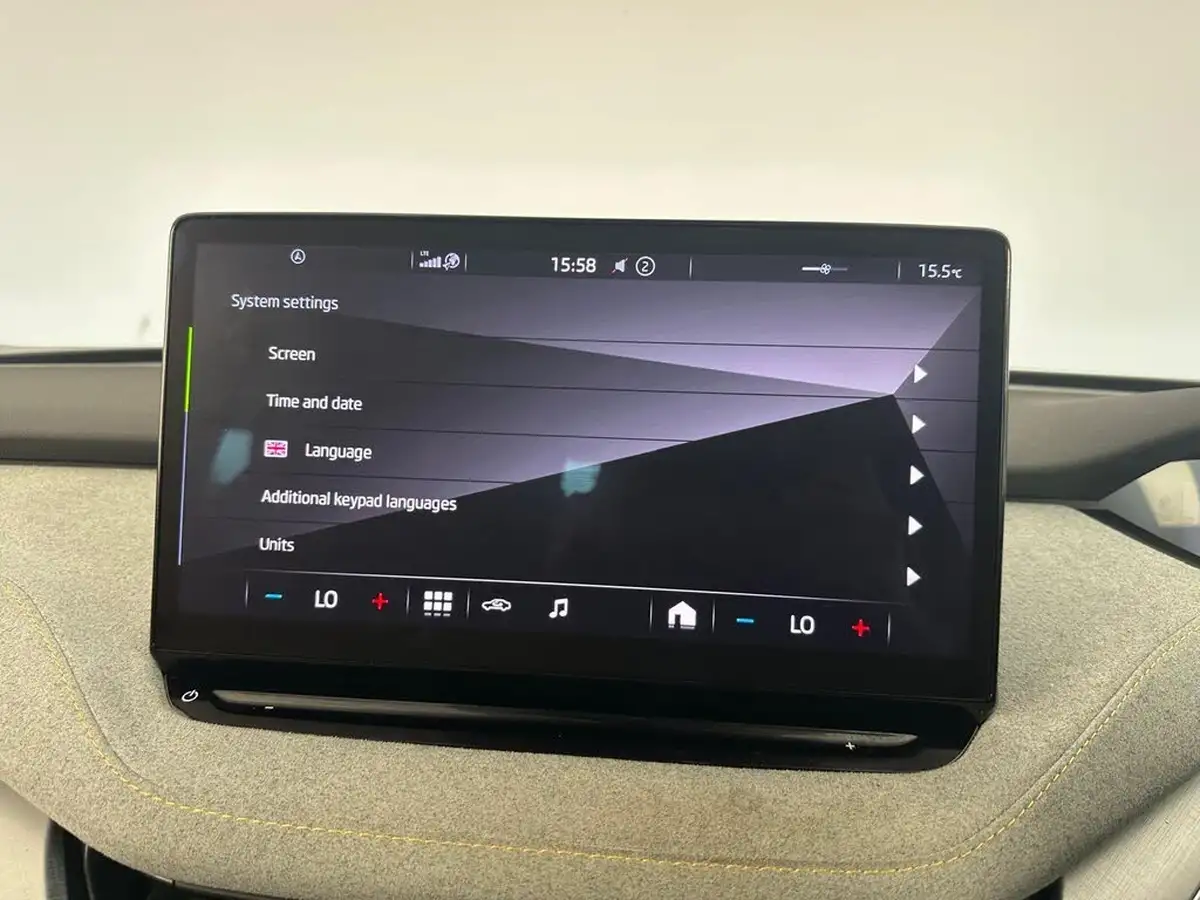 2022-skoda-enyaq-e-60-big-56