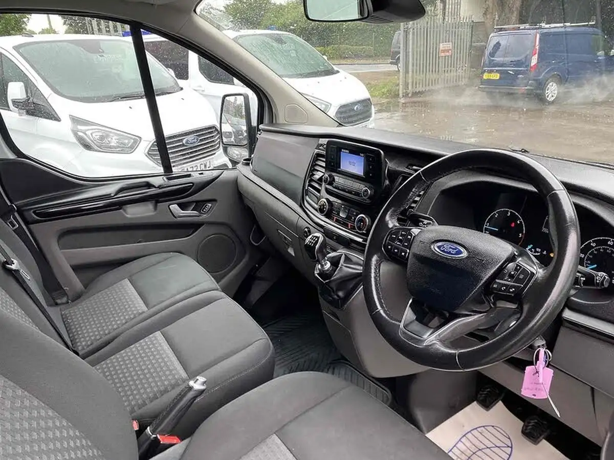 2018-ford-tourneo-custom-20tdci-320-l2-zetec-130ps-big-12