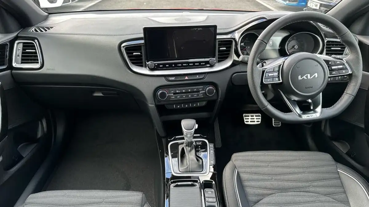 2025-kia-ceed-15-t-gdi-gt-line-dct-big-5