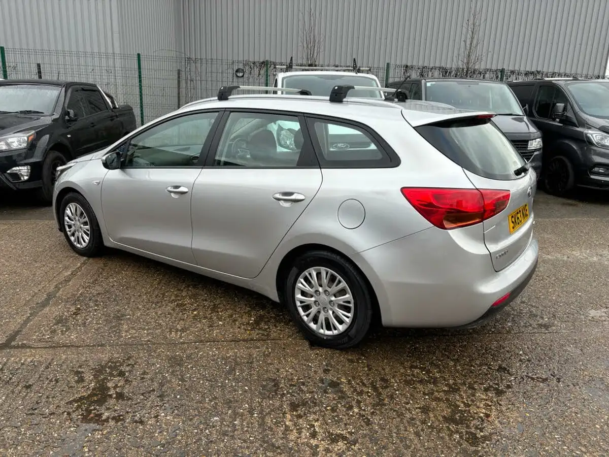 2013-kia-ceed-16crdi-4-sportswagon-big-3