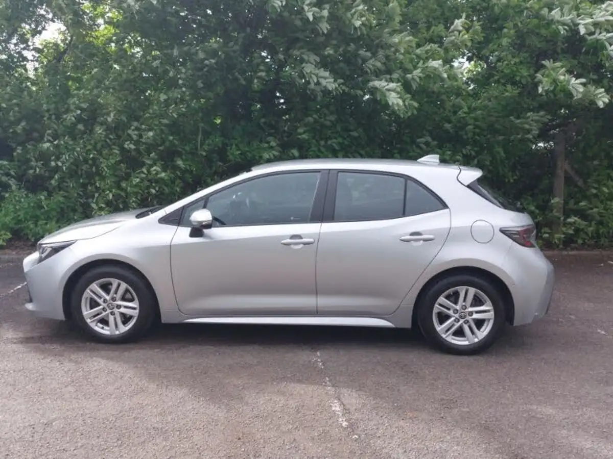 2022-toyota-corolla-20-vvt-i-icon-tech-hatchback-big-3