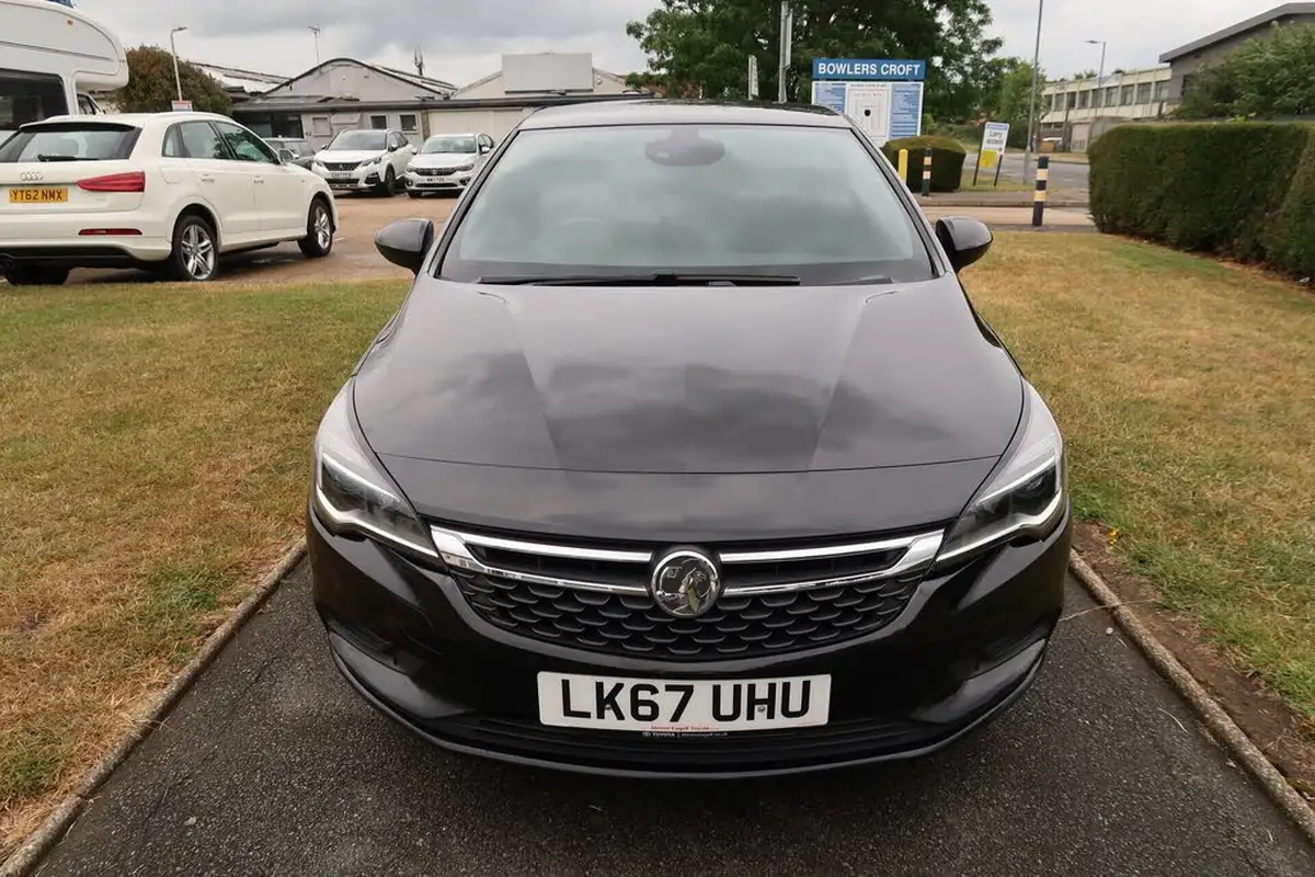 2017-vauxhall-astra-14i-16v-turbo-sri-nav-150ps-hatchback-big-3