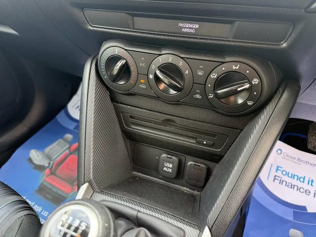 2017-mazda-mazda2-15-se-big-26