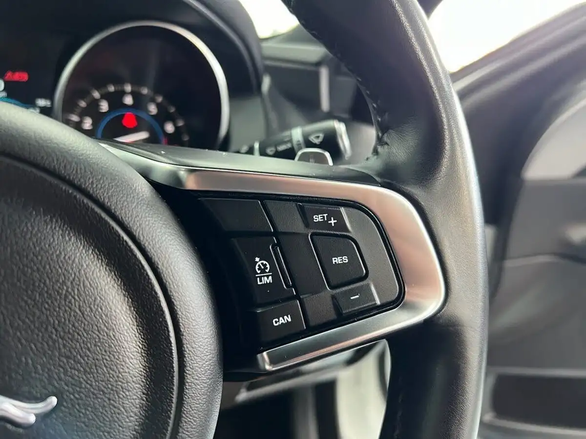 2019-jaguar-xe-20i-r-sport-200ps-big-28
