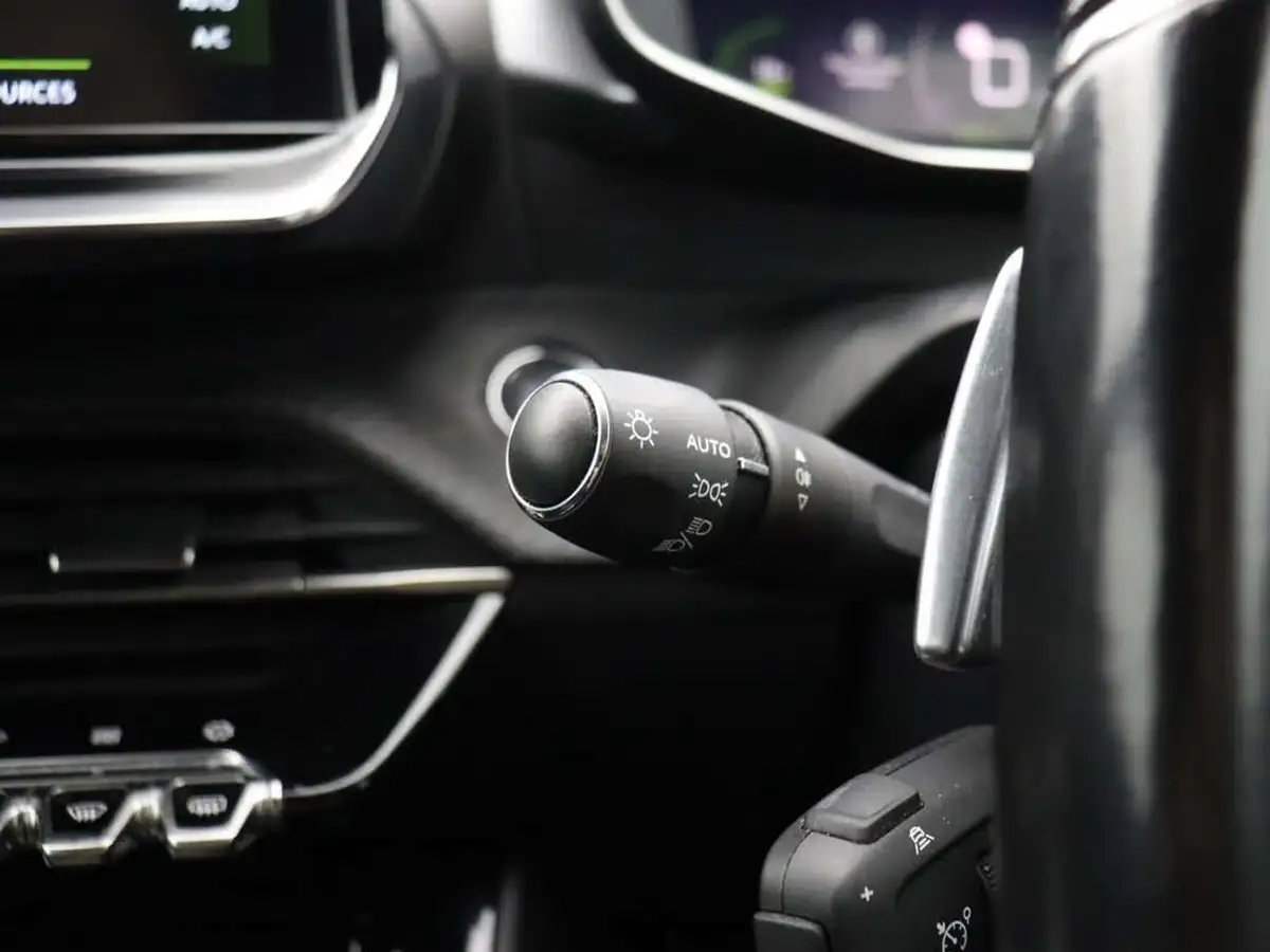 2022-peugeot-208-12-puretech-gt-premium-130bhp-eat8-big-41