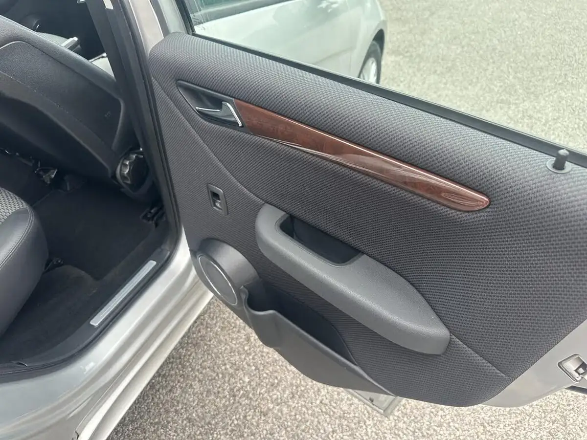 2011-mercedes-benz-a-class-15-a160-elegance-se-cvt-big-12