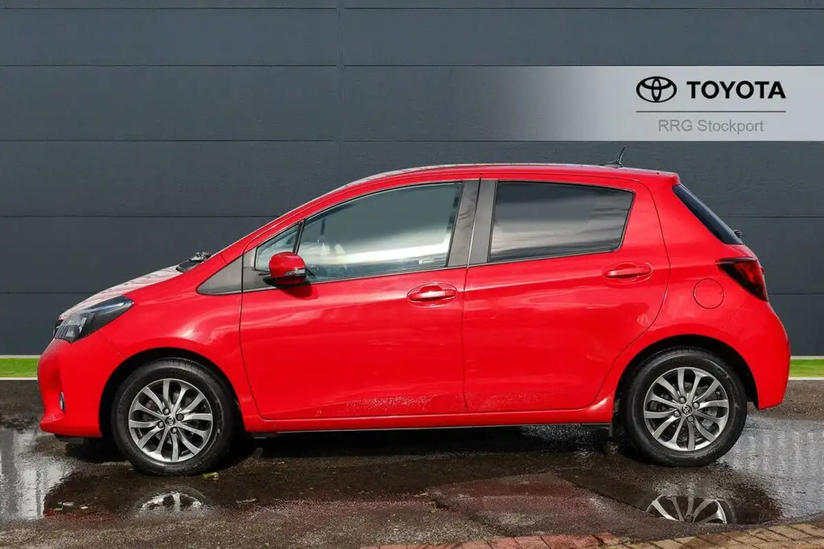 2016-toyota-yaris-10-vvt-i-icon-5d-big-16