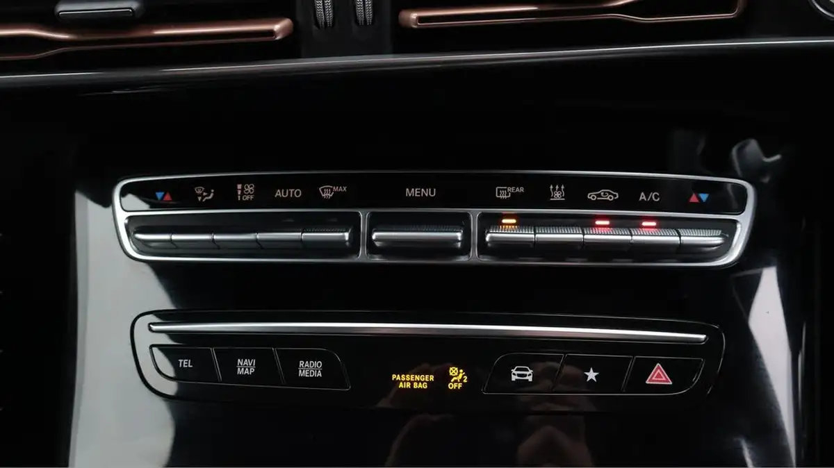 2021-mercedes-benz-eqc-e-eqc-400-amg-line-big-12