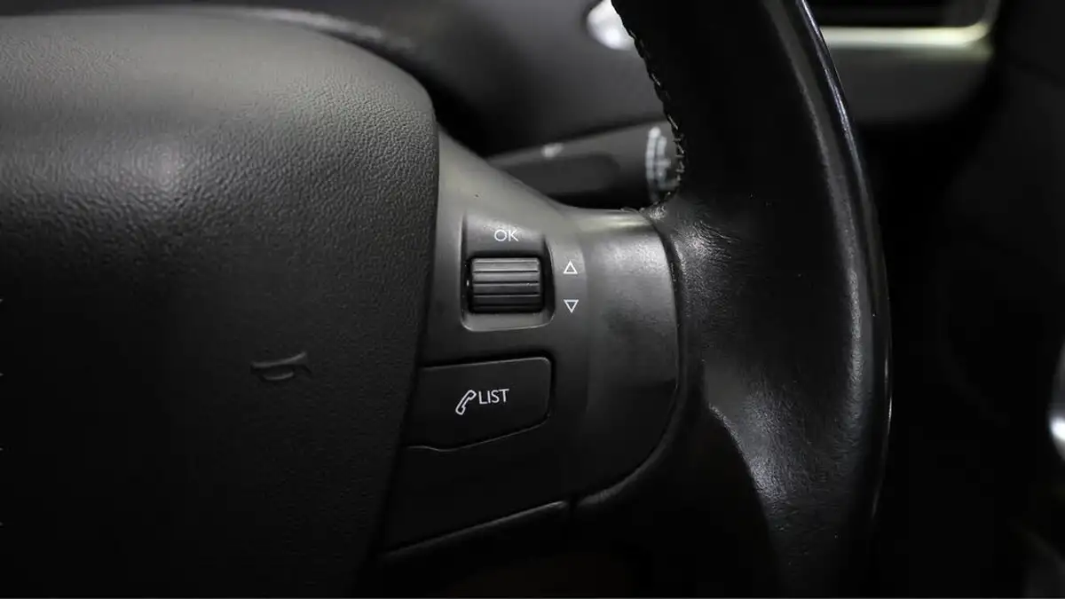 2018-peugeot-2008-suv-12-puretech-allure-82bhp-ss-big-23
