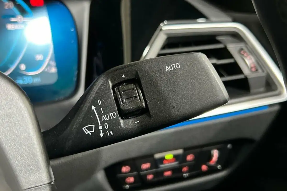 2021-bmw-3-series-20-330e-m-sport-pro-edition-saloon-4d-big-27