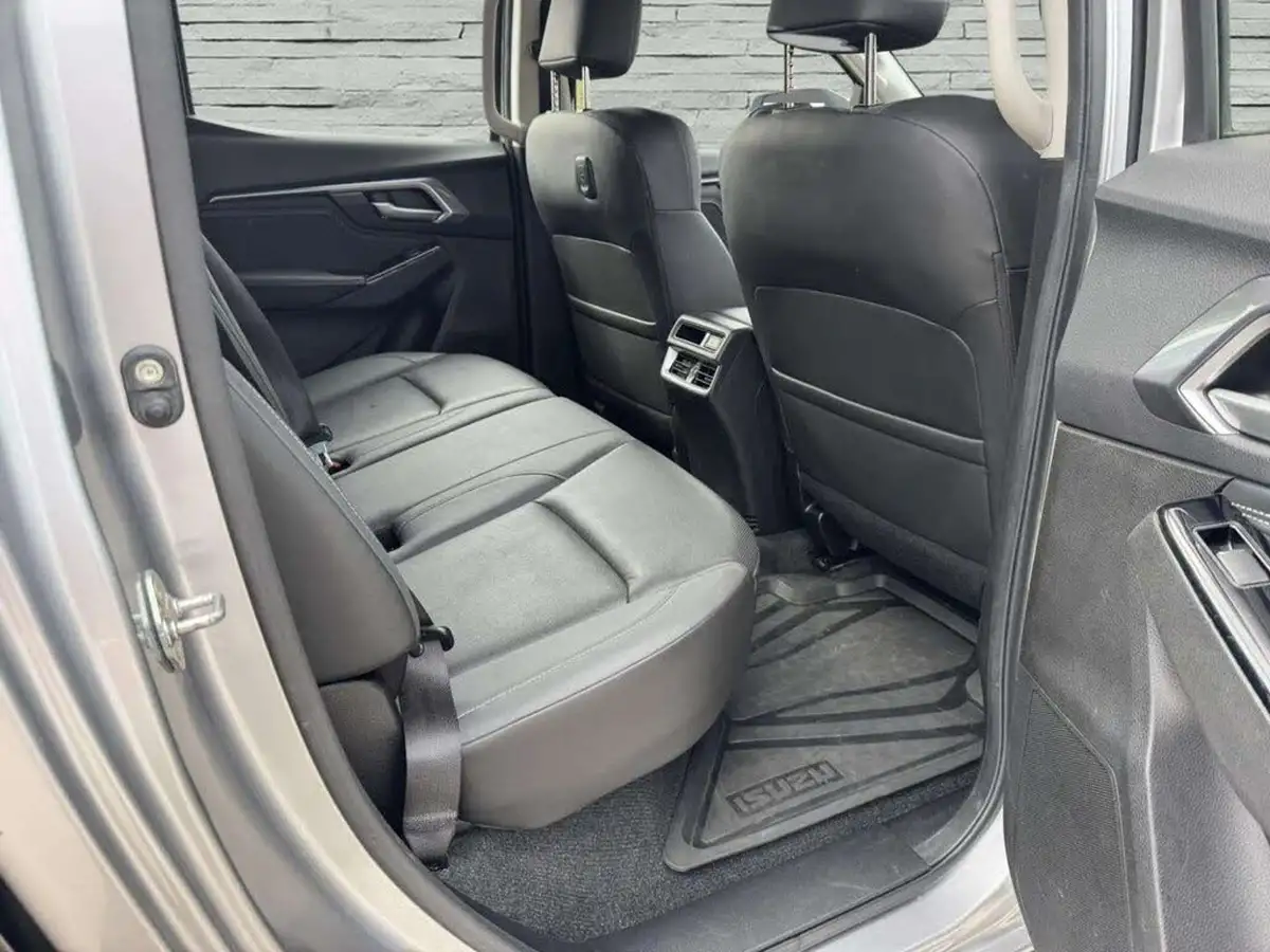 2021-isuzu-d-max-19td-dl40-big-15