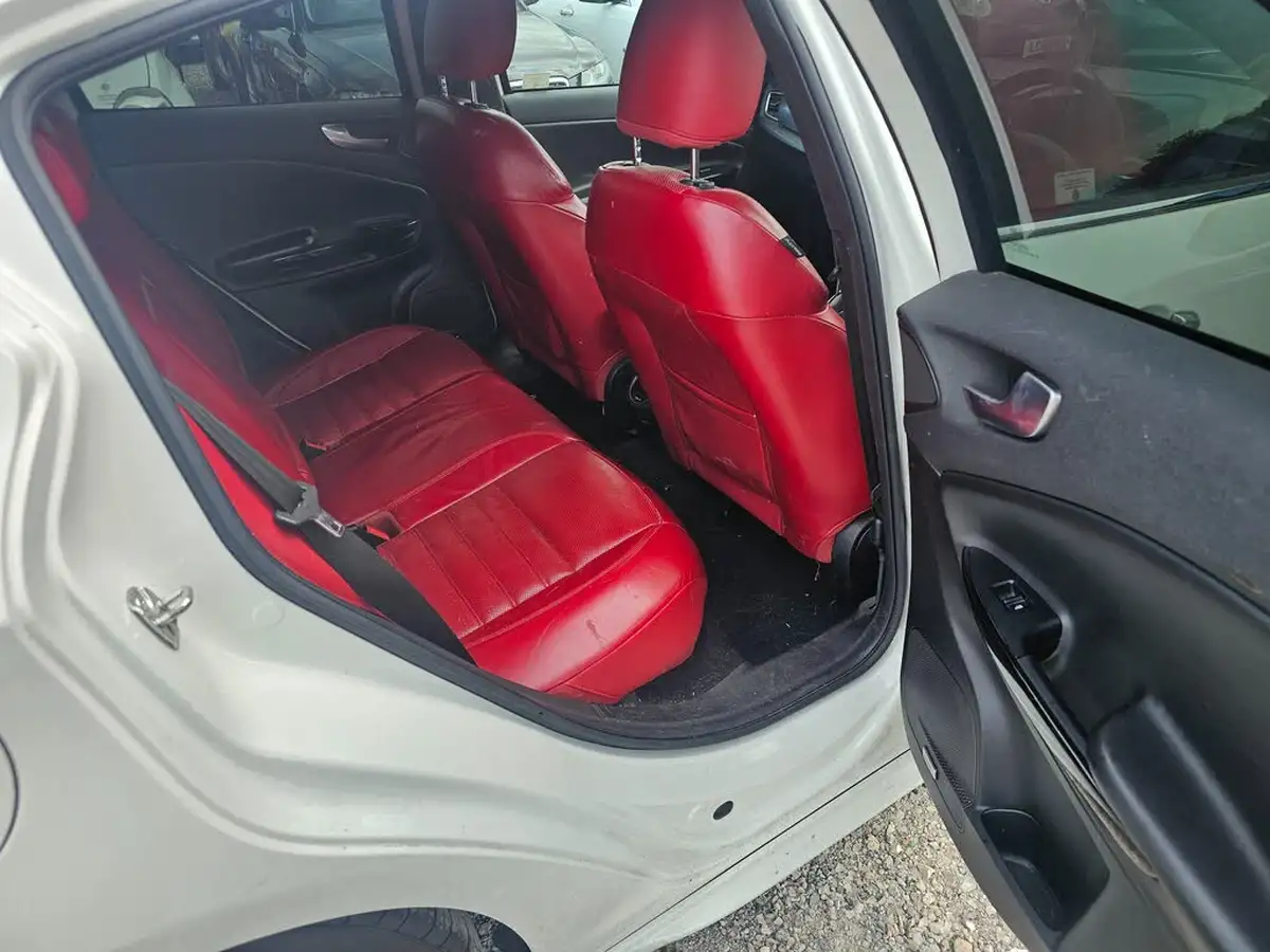 2013-alfa-romeo-giulietta-20td-sportiva-140bhp-big-9