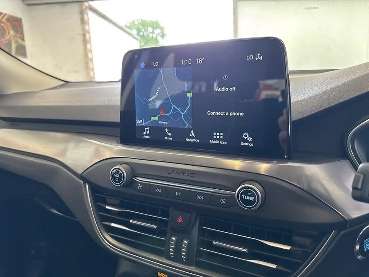 2019-ford-focus-10t-titanium-hatchback-big-19