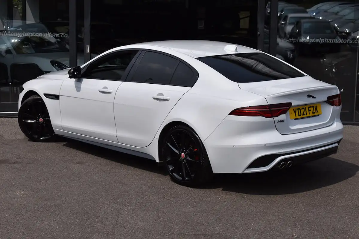 2021-jaguar-xe-20-d200-r-dynamic-black-big-1
