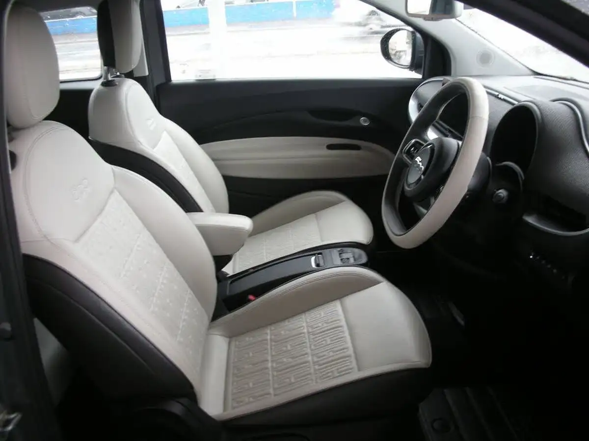 2021-fiat-500c-e-la-prima-big-10