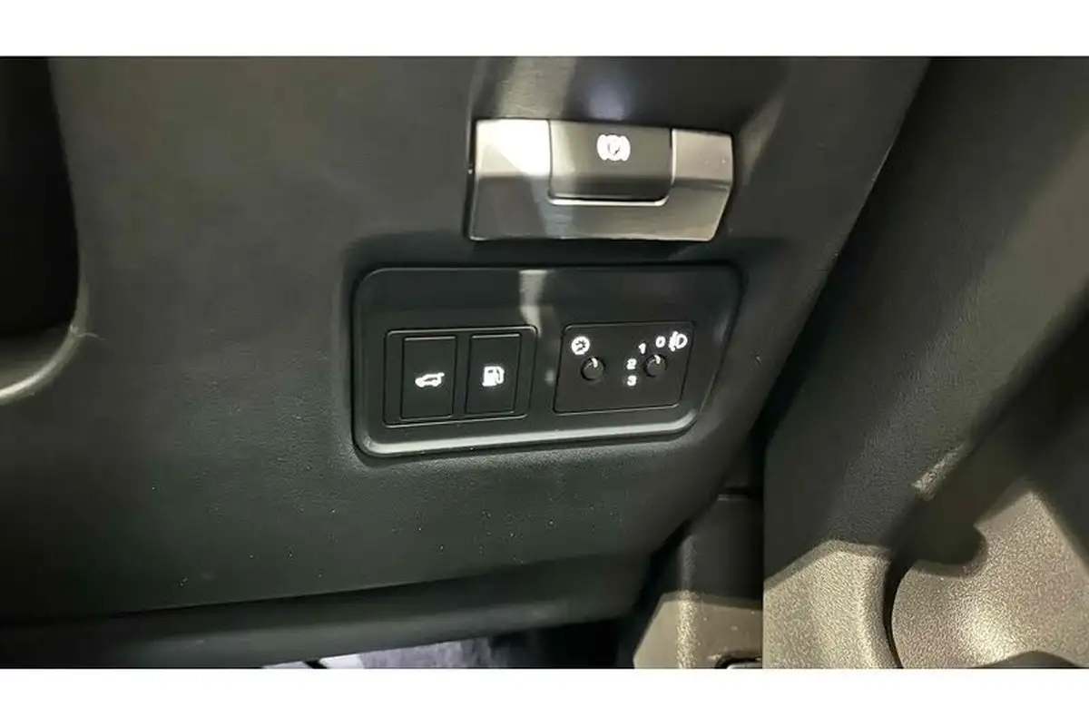 2021-land-rover-range-rover-evoque-15-p300e-r-dynamic-s-big-37