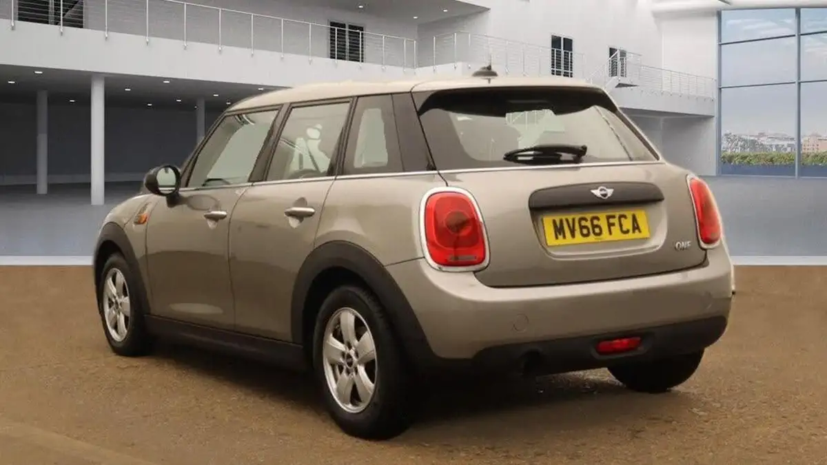 2016-mini-cooper-12-one-5d-big-5
