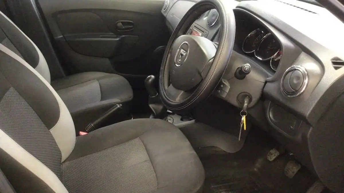 2014-dacia-sandero-09-ambiance-big-5