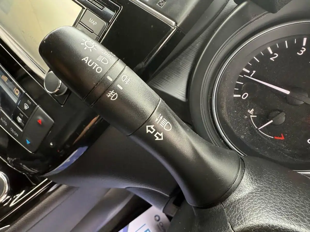 2015-nissan-pulsar-12-tekna-xtronic-big-29