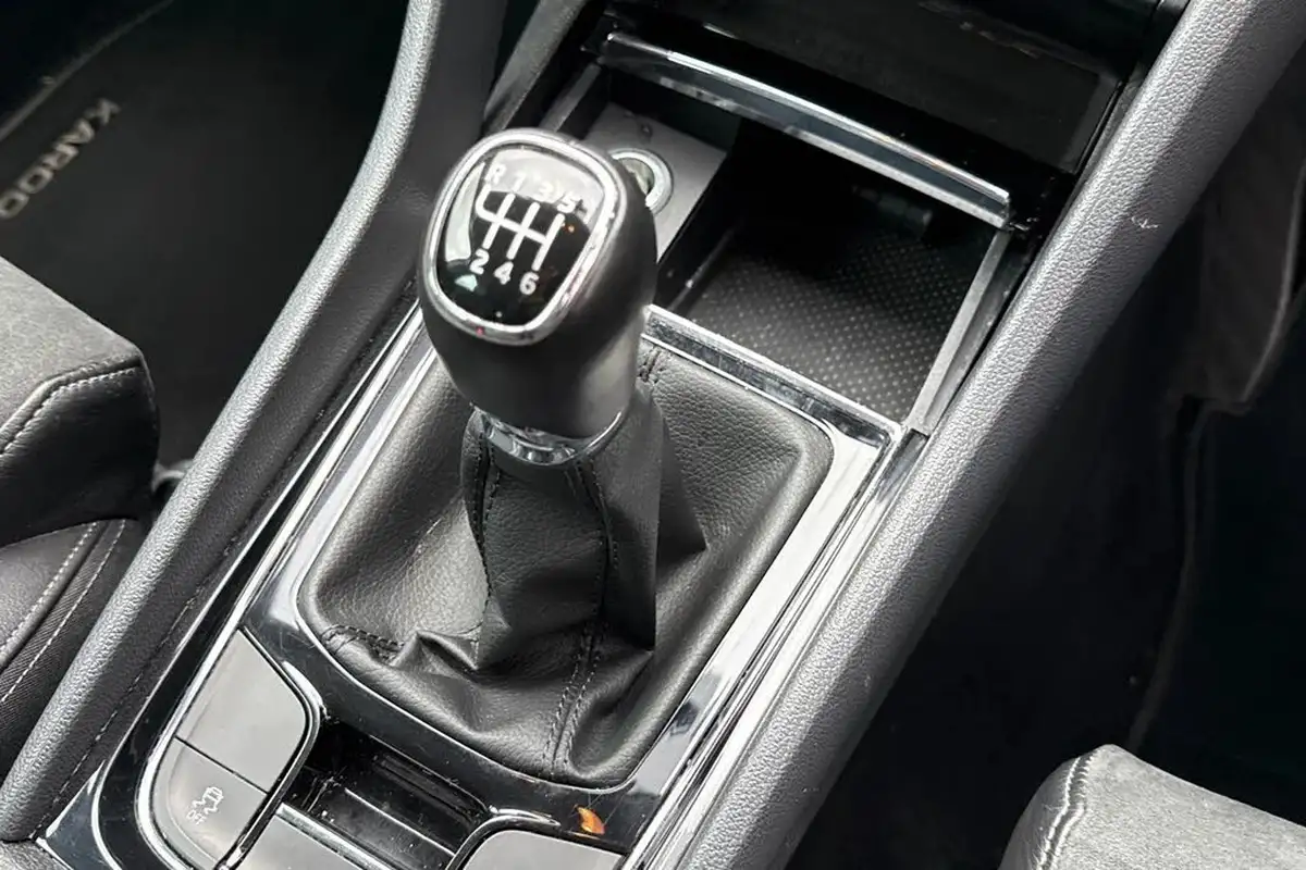 2020-skoda-karoq-15-tsi-se-l-big-19