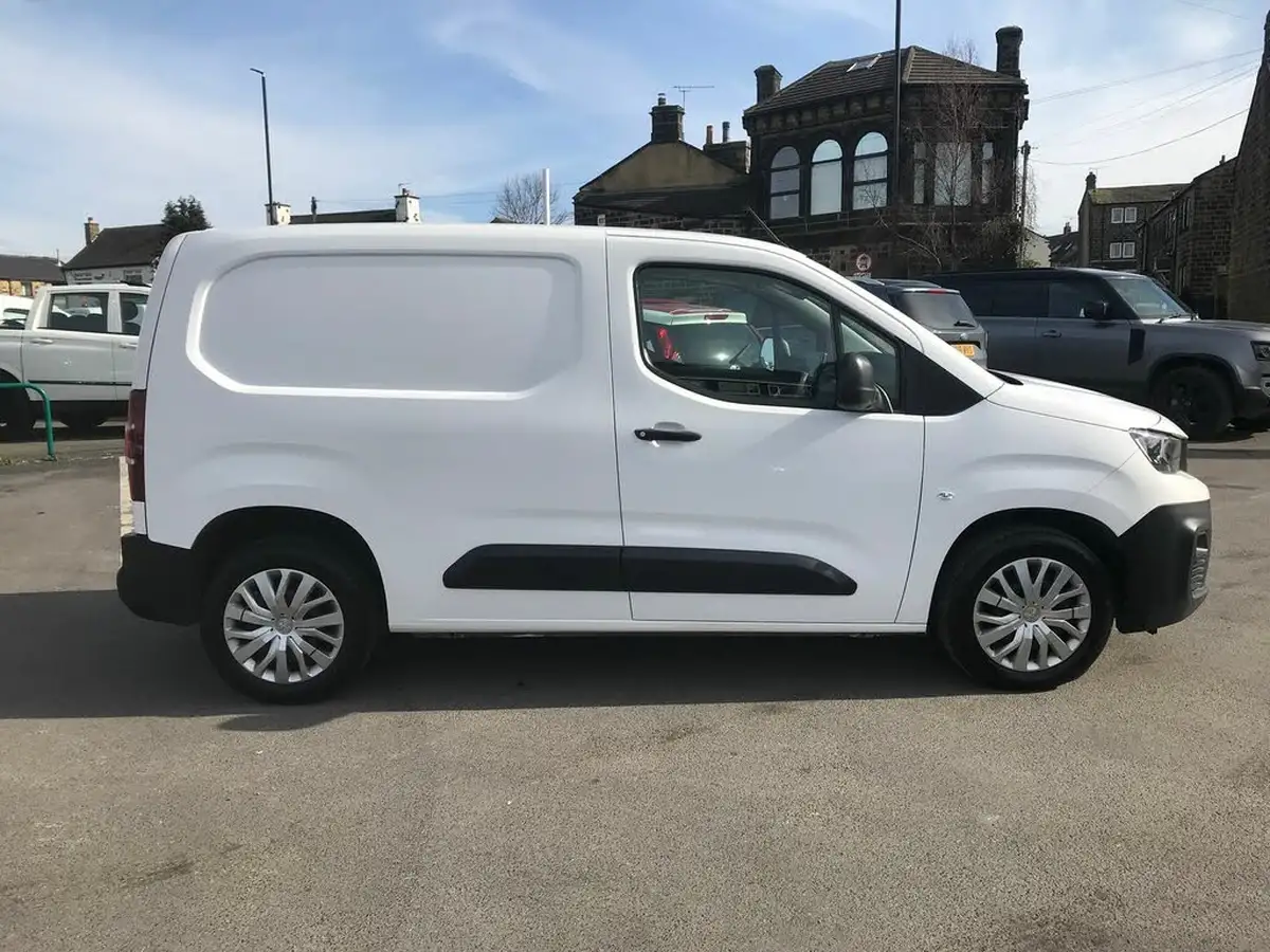 2020-peugeot-partner-15-bluehdi-1000-professional-100ps-eu6dt-panel-big-15