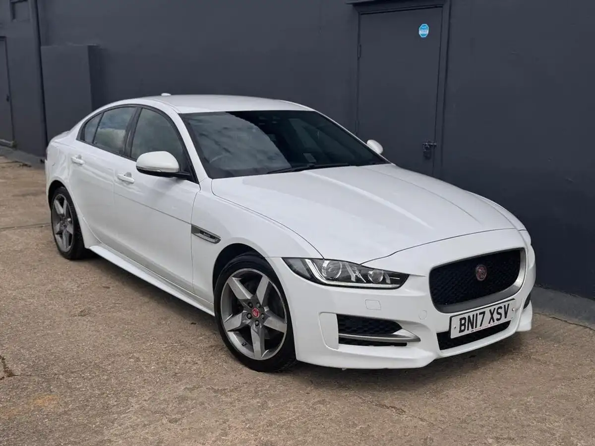 2017-jaguar-xe-20d-r-sport-180ps-1999cc-big-4