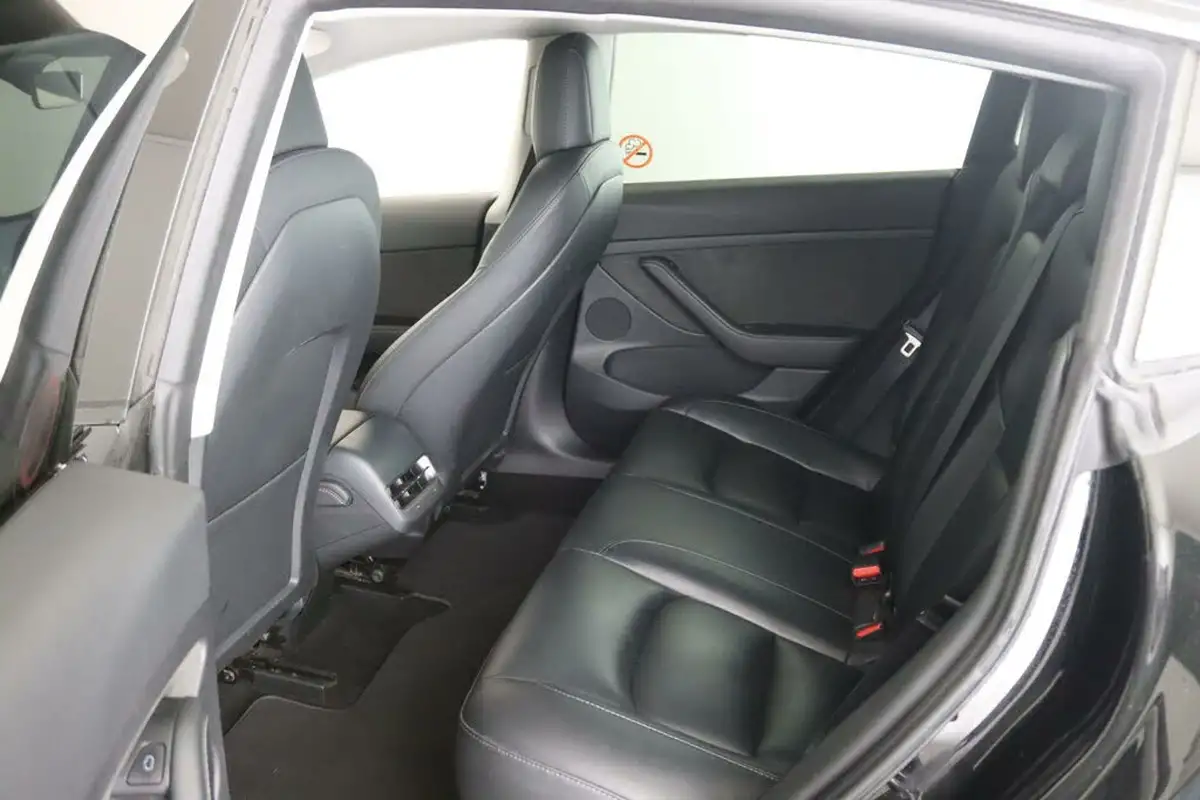 2022-tesla-model-3-e-rwd-big-11
