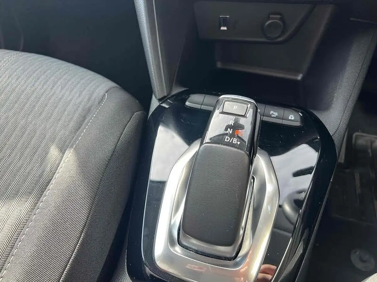 2020-vauxhall-corsa-e-se-nav-74kw-big-32