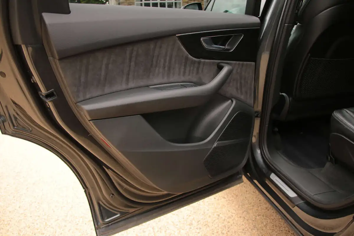 2022-audi-sq7-40-tfsi-black-edition-big-47