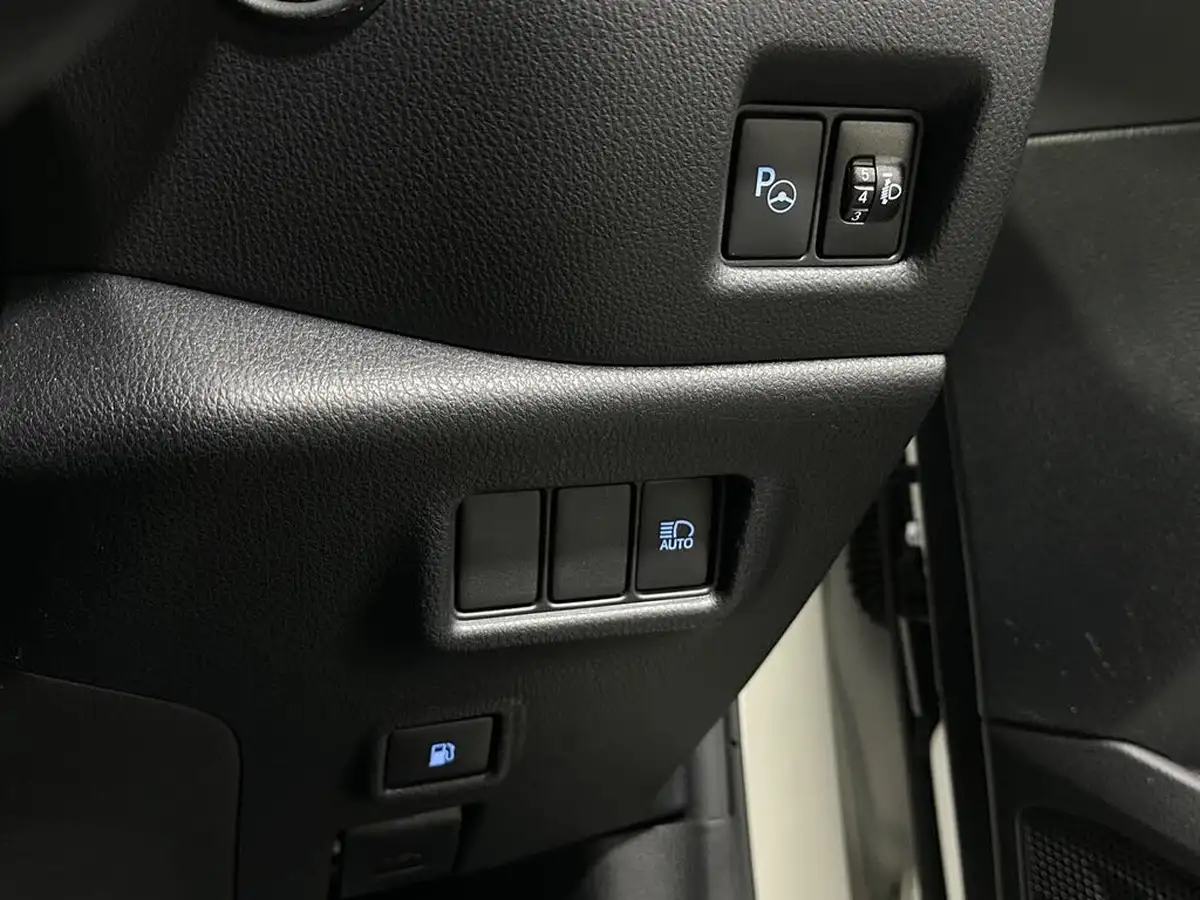 2017-toyota-c-hr-18-vvt-i-excel-big-16
