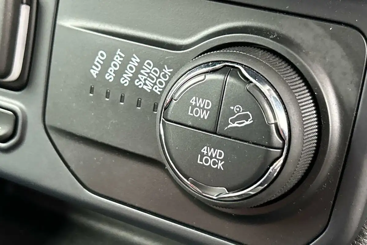 2021-jeep-renegade-13-gse-trailhawk-phev-big-14