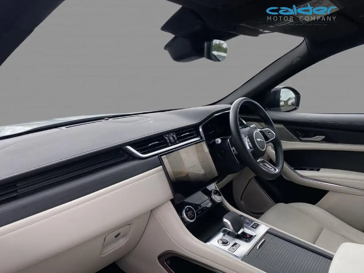 2022-jaguar-f-pace-20-d200-r-dynamic-black-big-27