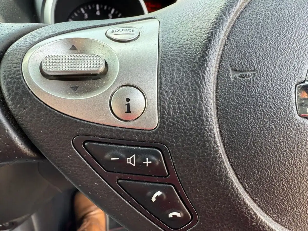 2015-nissan-juke-12-tekna-big-16