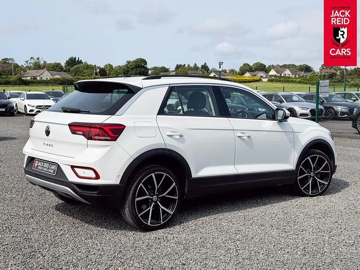 2023-volkswagen-t-roc-10-tsi-life-big-3